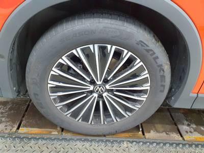 Volkswagen Tiguan 2025 г. Красный, пробег 23500 км
