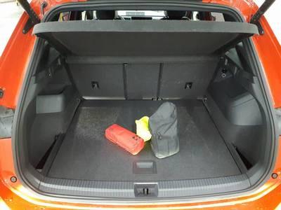 Volkswagen Tiguan 2025 г. Красный, пробег 23500 км