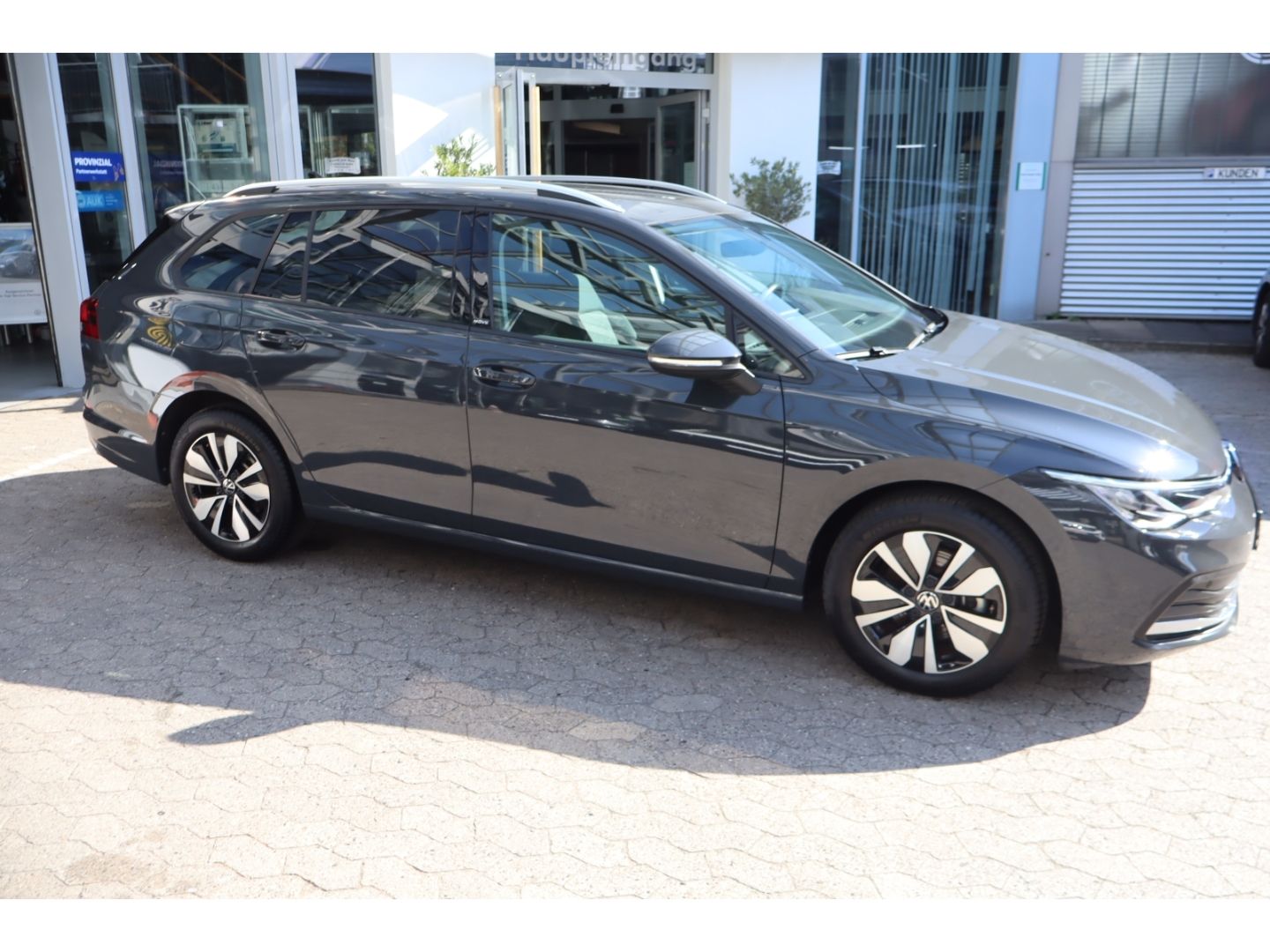Volkswagen Golf 2024 г. Серый, пробег 13500 км
