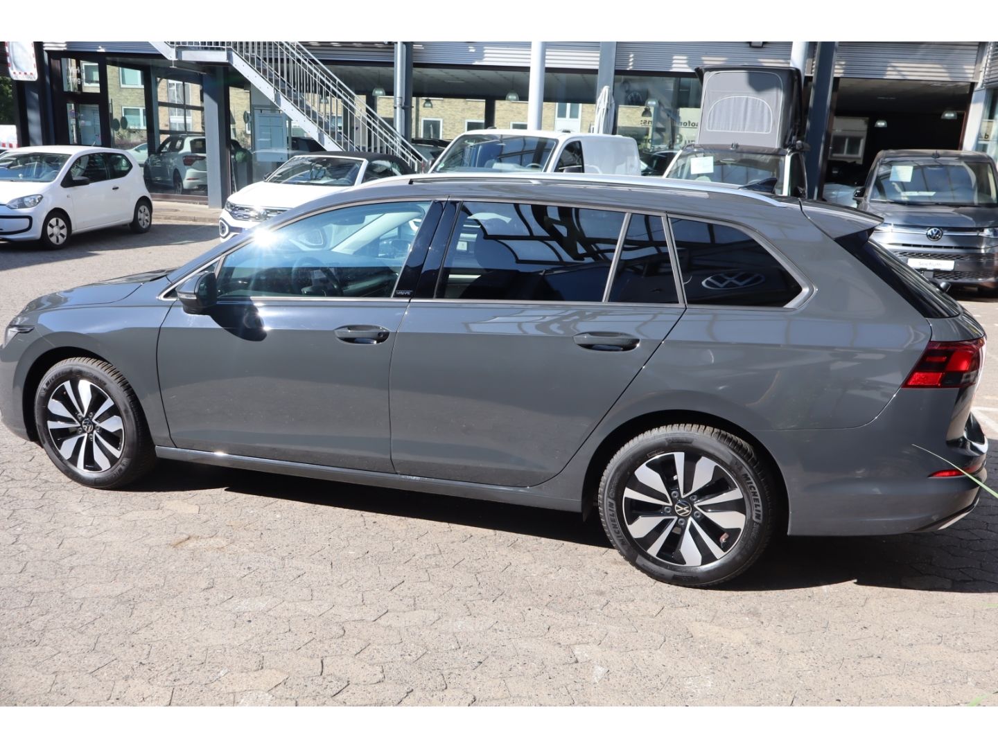 Volkswagen Golf 2024 г. Серый, пробег 13500 км