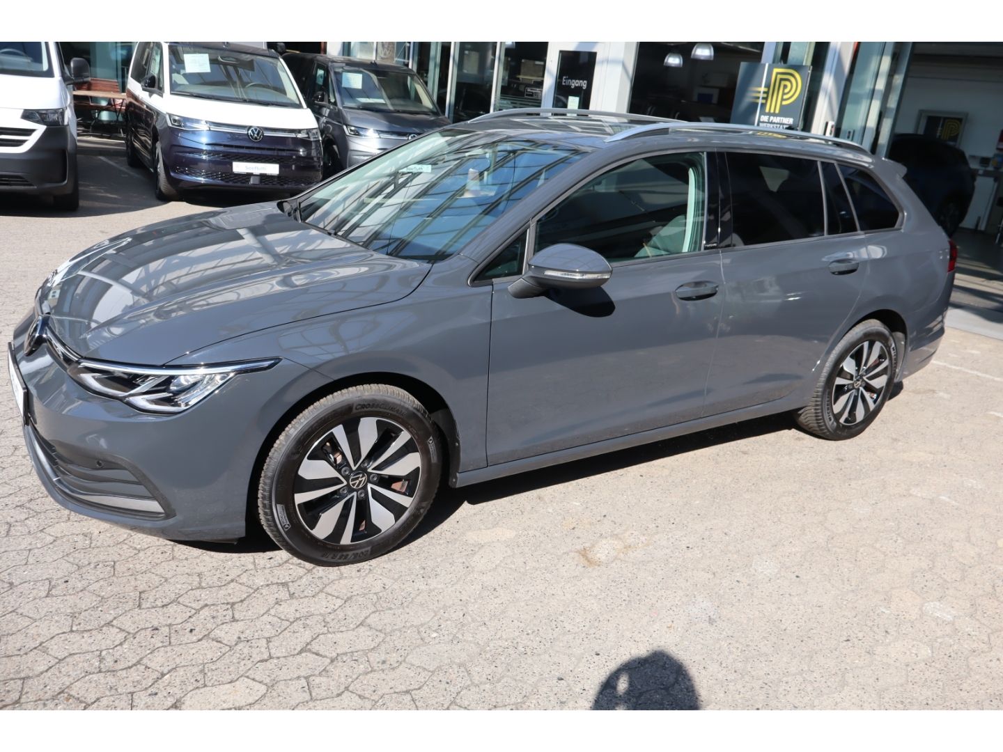 Volkswagen Golf 2024 г. Серый, пробег 13500 км