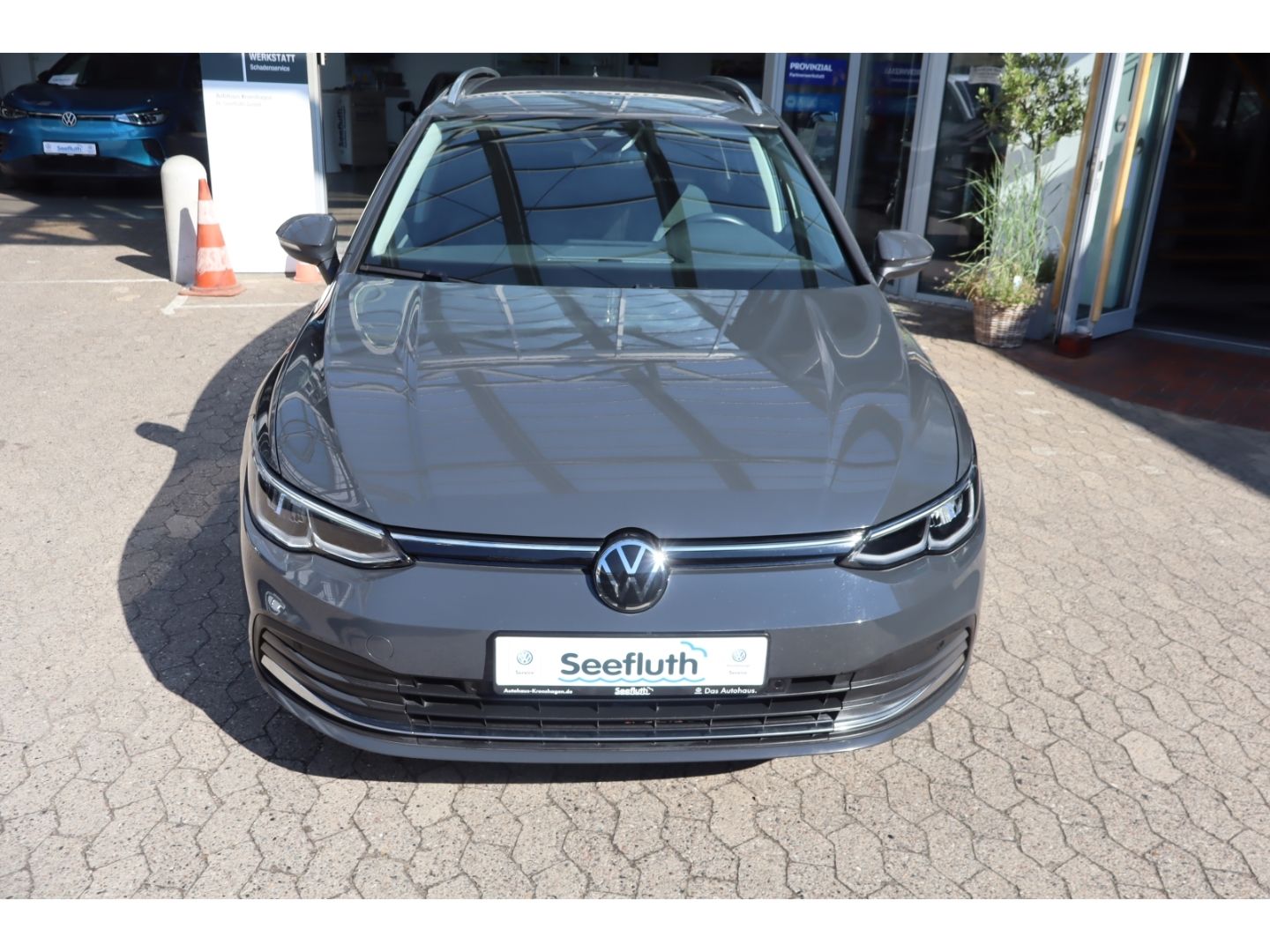 Volkswagen Golf 2024 г. Серый, пробег 13500 км