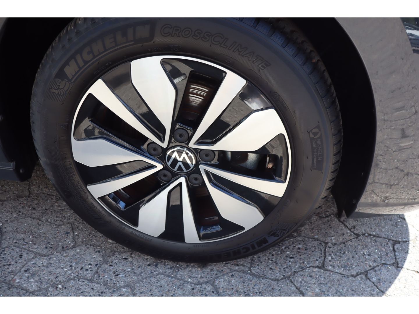 Volkswagen Golf 2024 г. Серый, пробег 13500 км