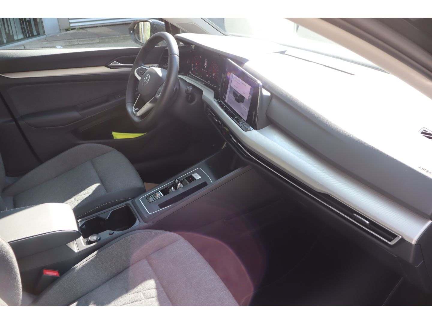 Volkswagen Golf 2024 г. Серый, пробег 13500 км