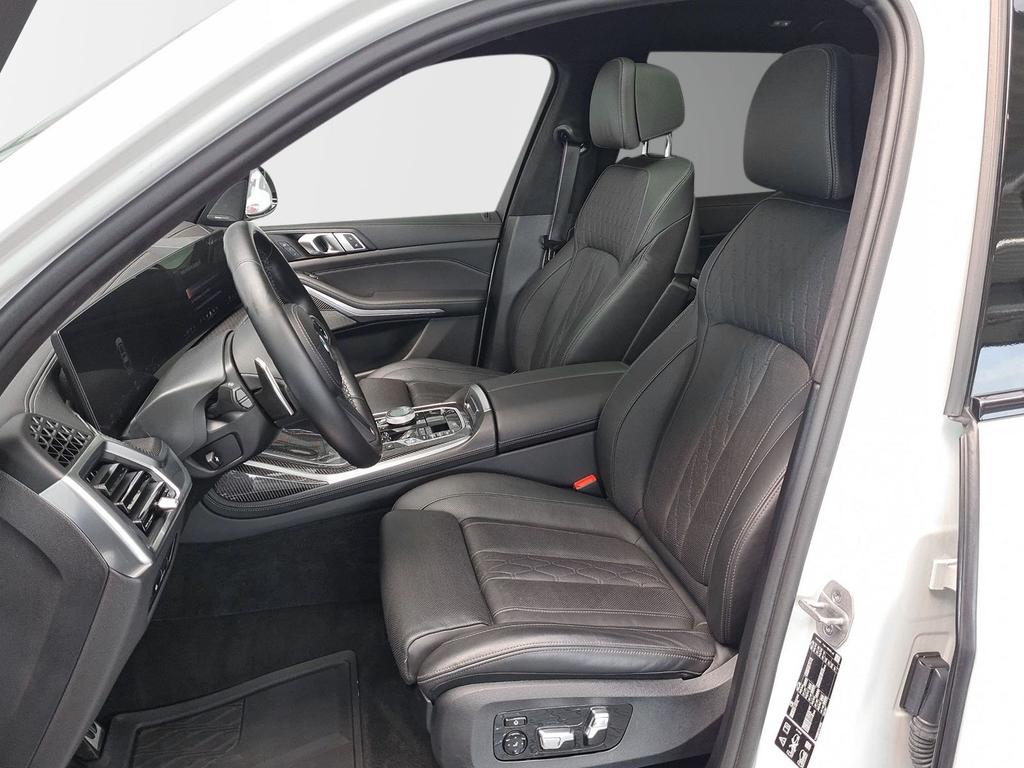 BMW X7 2023 г. Белый, пробег 58400 км