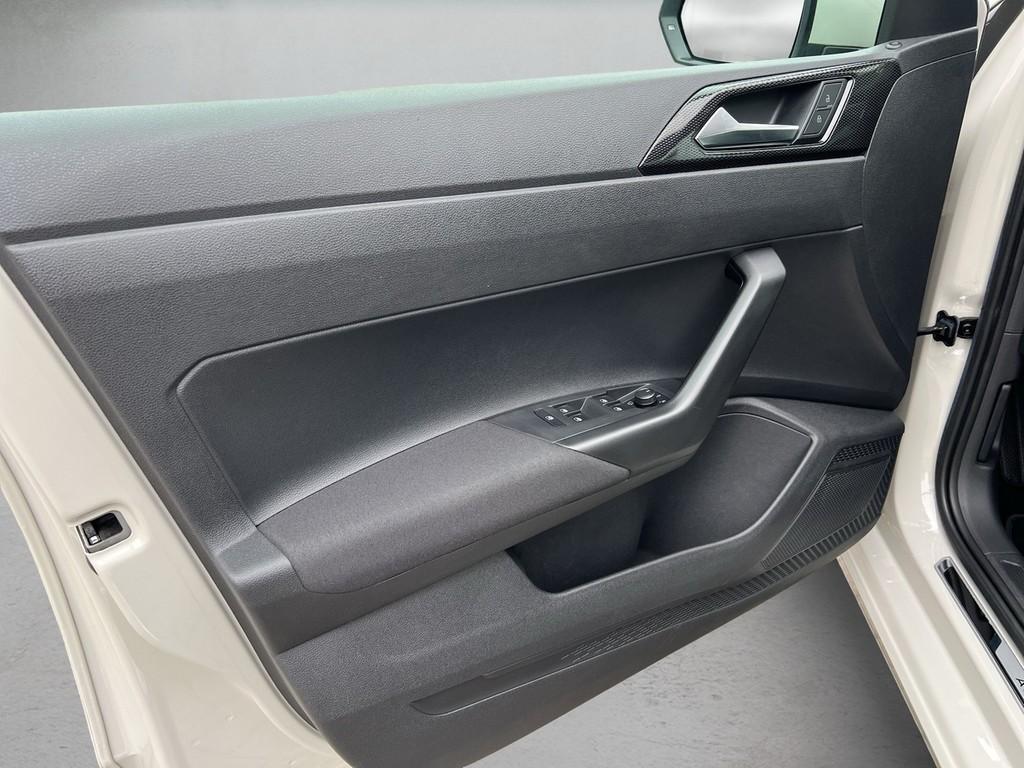 Volkswagen Polo 2023 г. Серый, пробег 49439 км
