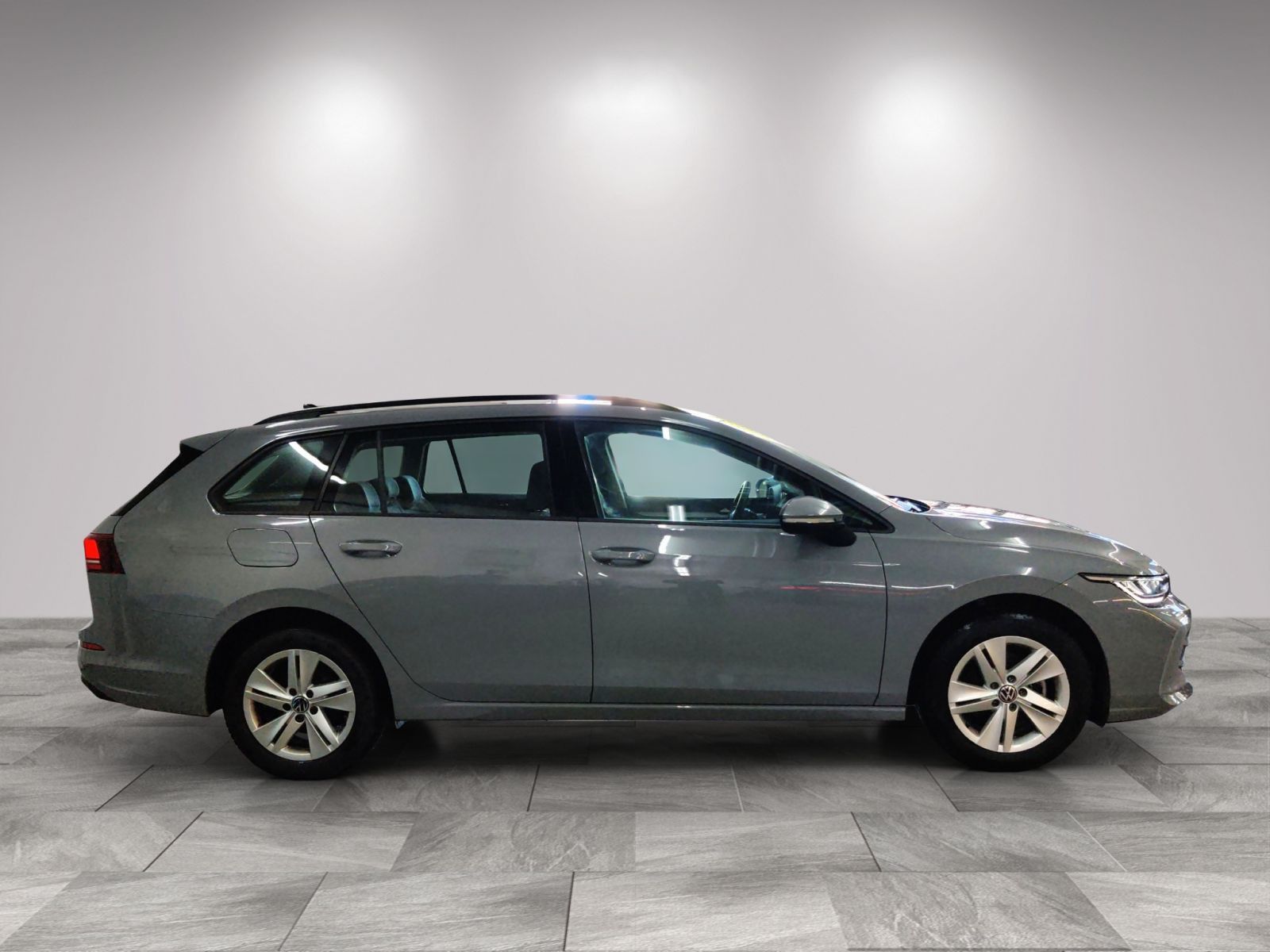 Volkswagen Golf 2025 г. Серый, пробег 25950 км