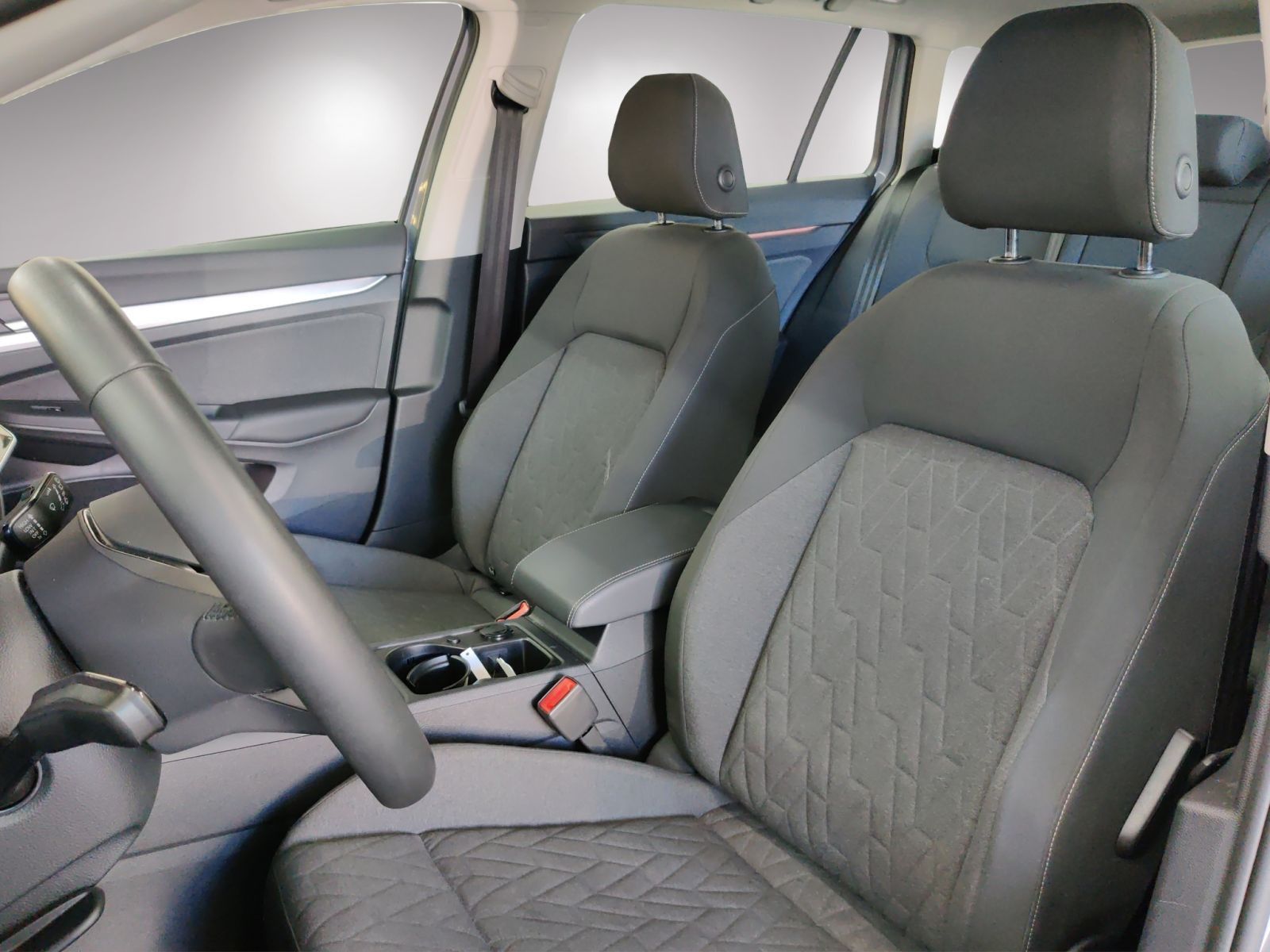 Volkswagen Golf 2025 г. Серый, пробег 25950 км