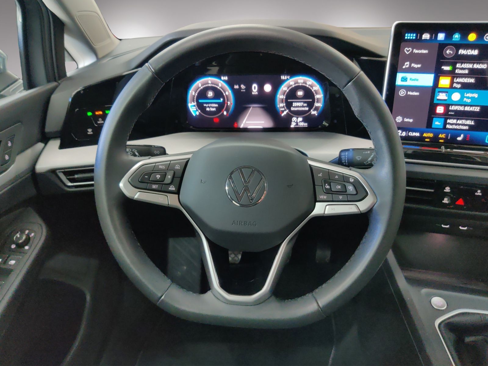 Volkswagen Golf 2025 г. Серый, пробег 25950 км
