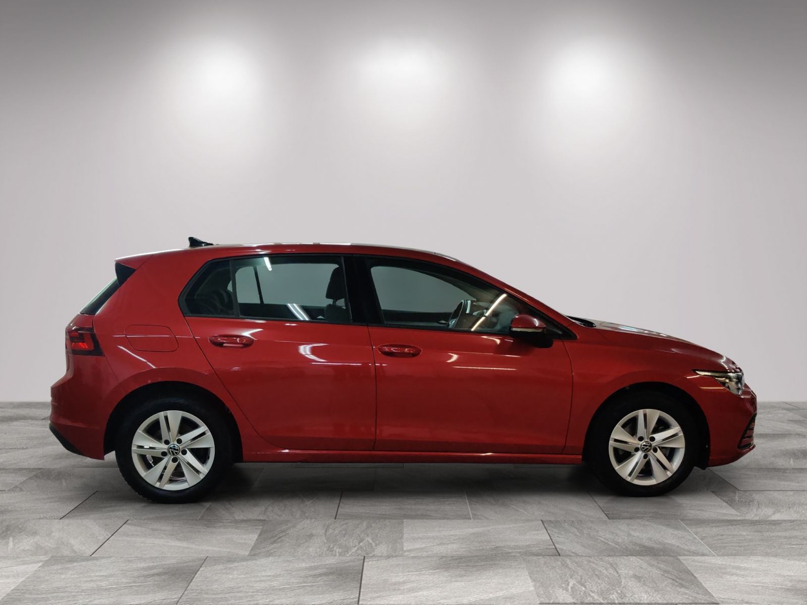 Volkswagen Golf 2022 г. Красный, пробег 57790 км