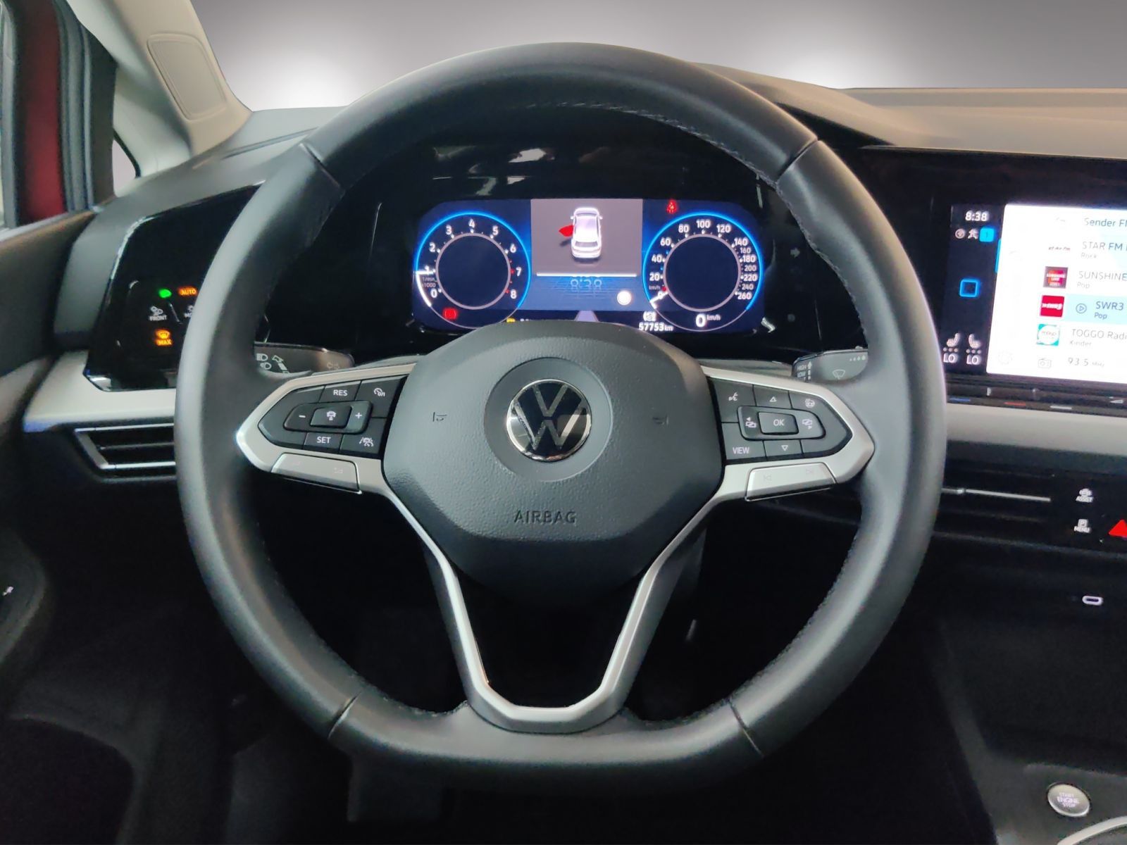 Volkswagen Golf 2022 г. Красный, пробег 57790 км
