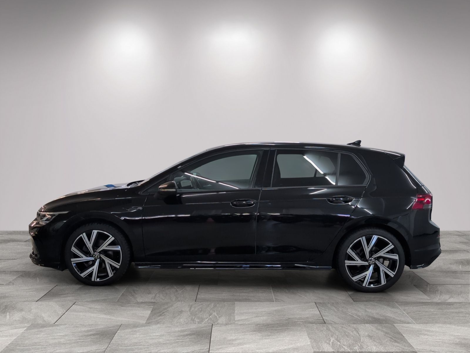 Volkswagen Golf 2024 г. Чёрный, пробег 35540 км