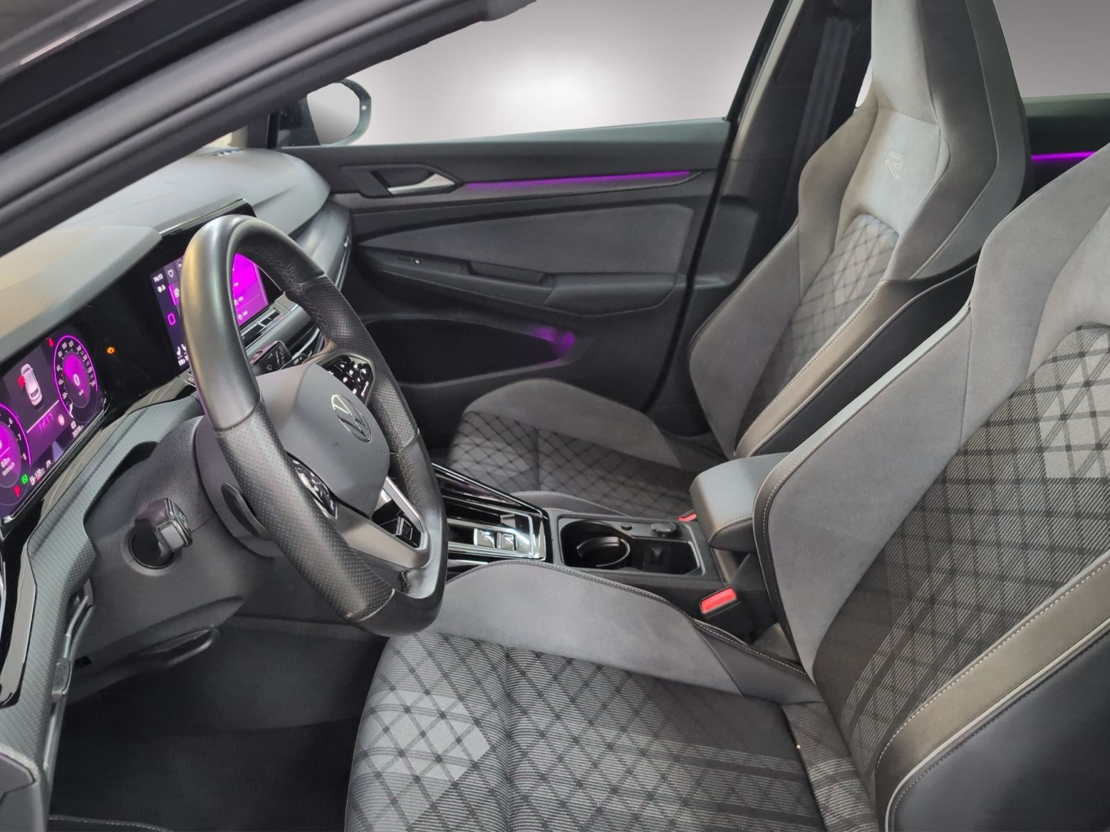 Volkswagen Golf 2024 г. Чёрный, пробег 35540 км