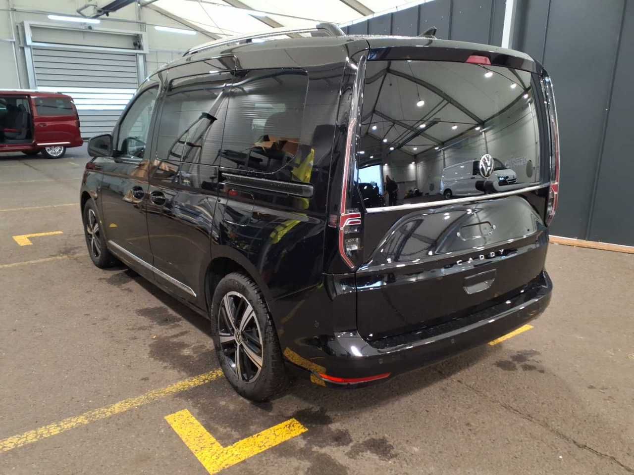 Volkswagen Caddy 2025 г. Чёрный, пробег 27500 км