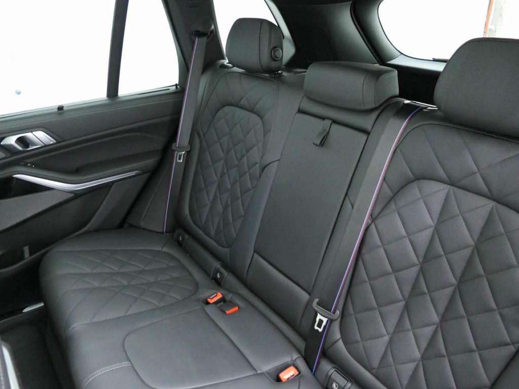 BMW X5 2025 г. Чёрный, пробег 28600 км