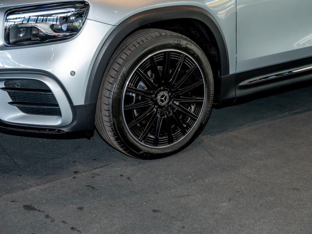 Mercedes-Benz GLB 200 2026 г. Серебристый, пробег 9000 км