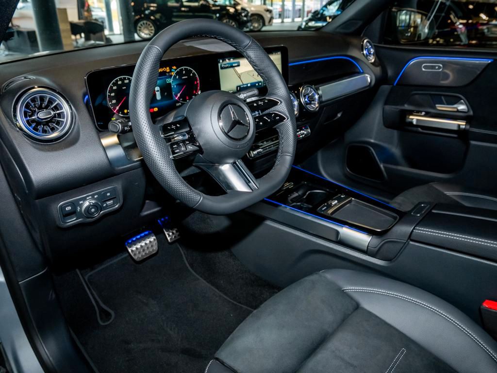 Mercedes-Benz GLB 200 2026 г. Серебристый, пробег 9000 км