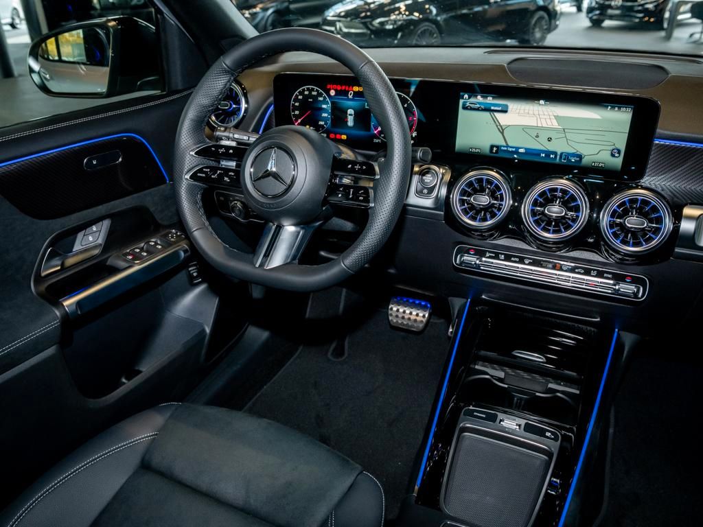 Mercedes-Benz GLB 200 2026 г. Серебристый, пробег 9000 км