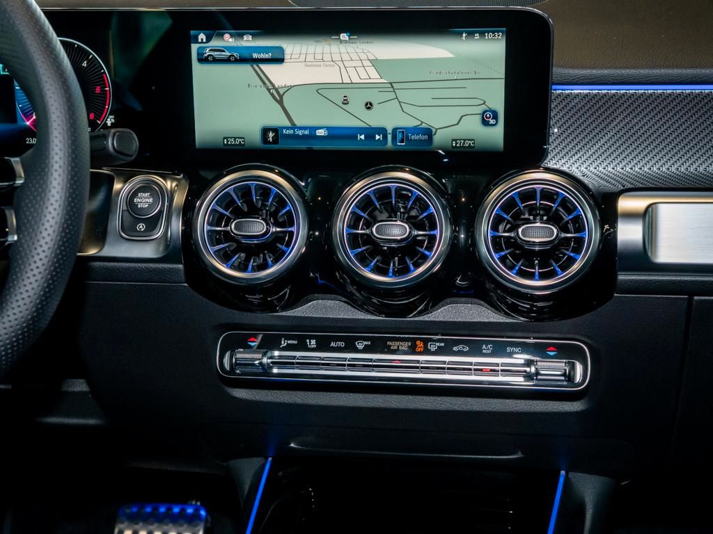 Mercedes-Benz GLB 200 2026 г. Серебристый, пробег 9000 км