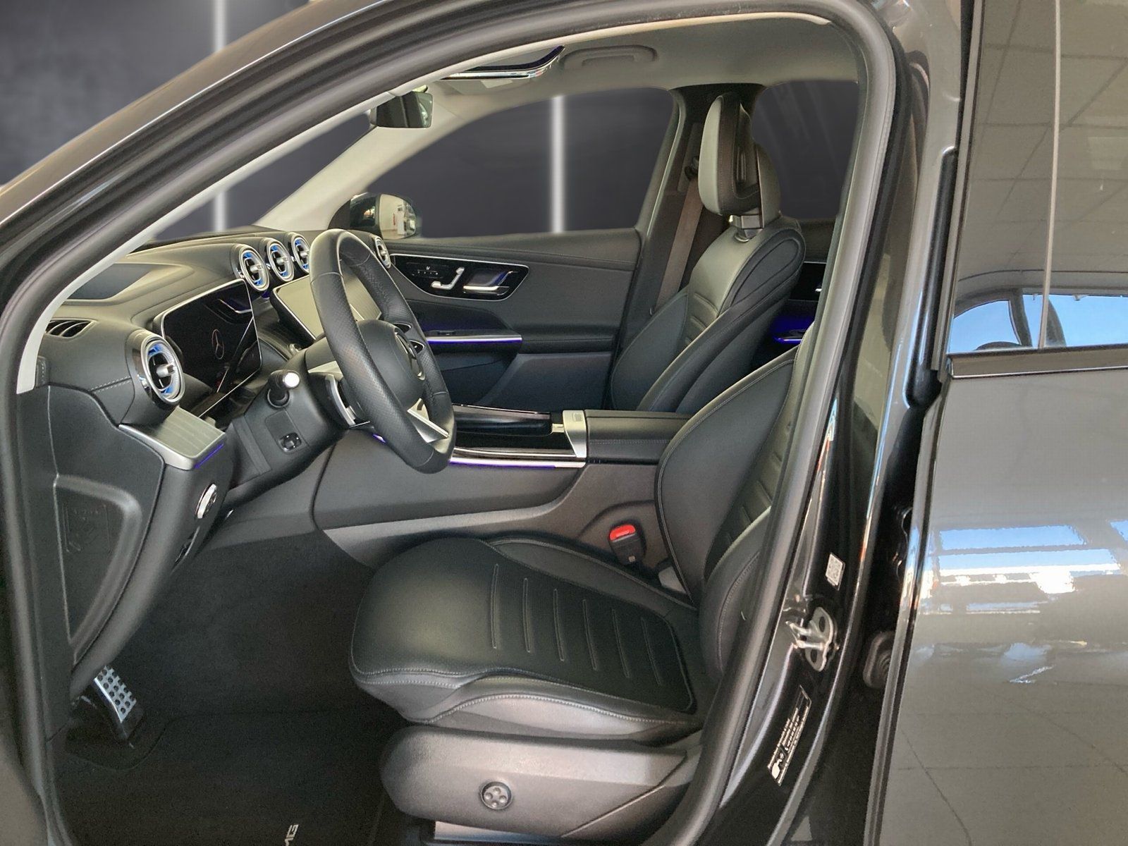 Mercedes-Benz GLC 200 2024 г. Серый, пробег 16977 км
