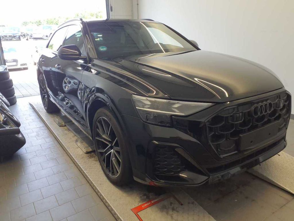 Audi Q8 2024 г. Чёрный, пробег 39400 км