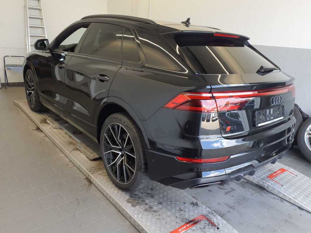 Audi Q8 2024 г. Чёрный, пробег 39400 км