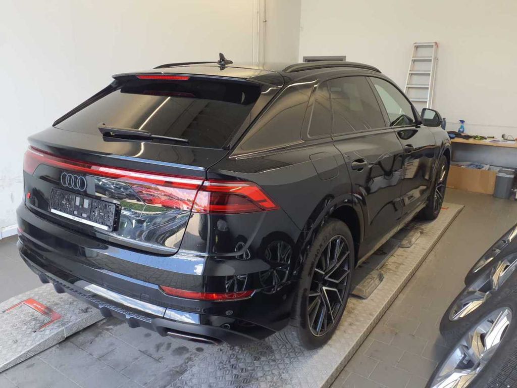 Audi Q8 2024 г. Чёрный, пробег 39400 км