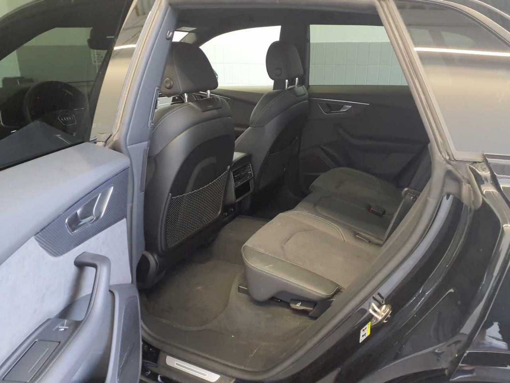 Audi Q8 2024 г. Чёрный, пробег 39400 км