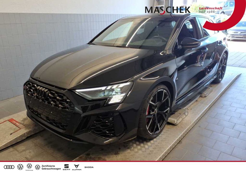 Audi RS3 2023 г. Чёрный, пробег 43990 км