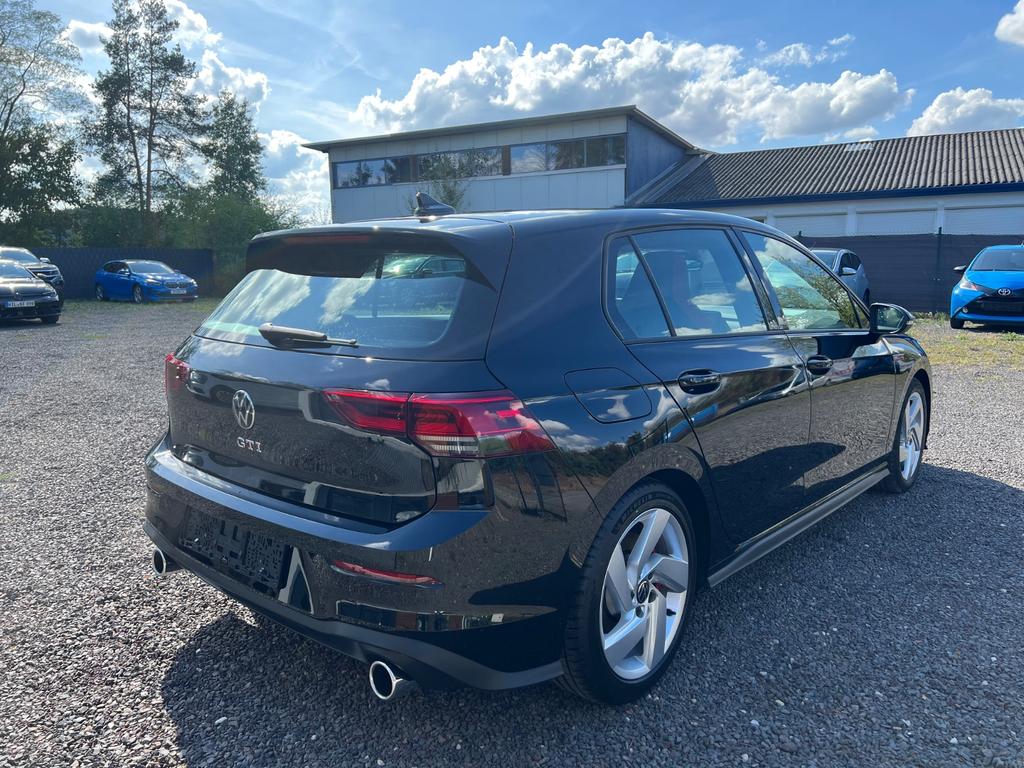 Volkswagen Golf 2024 г. Чёрный, пробег 43500 км