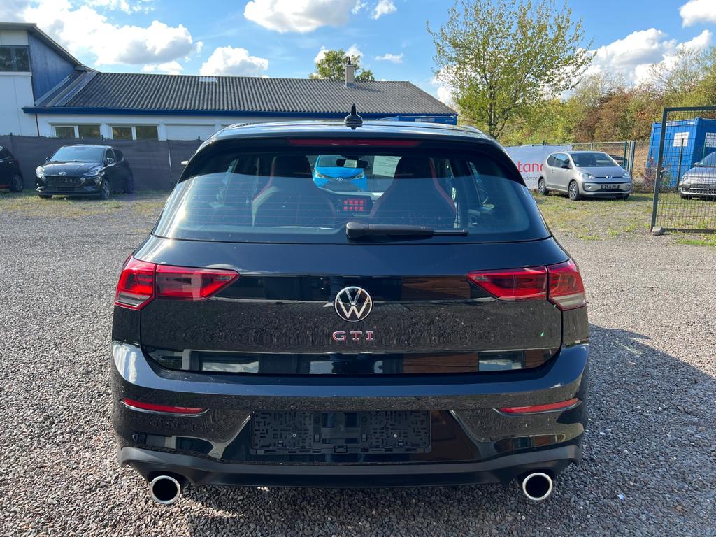 Volkswagen Golf 2024 г. Чёрный, пробег 43500 км