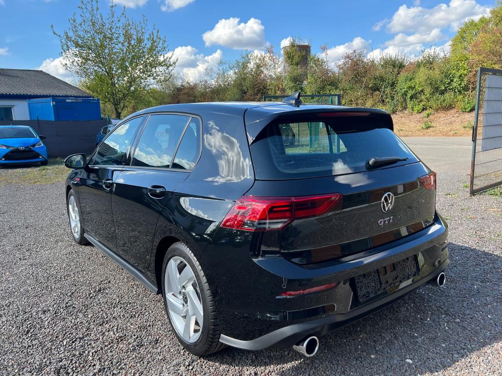 Volkswagen Golf 2024 г. Чёрный, пробег 43500 км