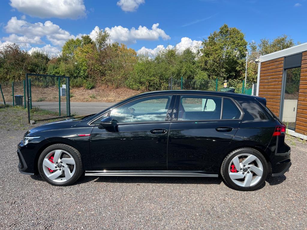 Volkswagen Golf 2024 г. Чёрный, пробег 43500 км