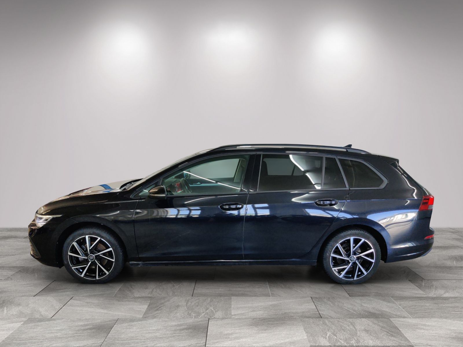 Volkswagen Golf 2022 г. Чёрный, пробег 53240 км