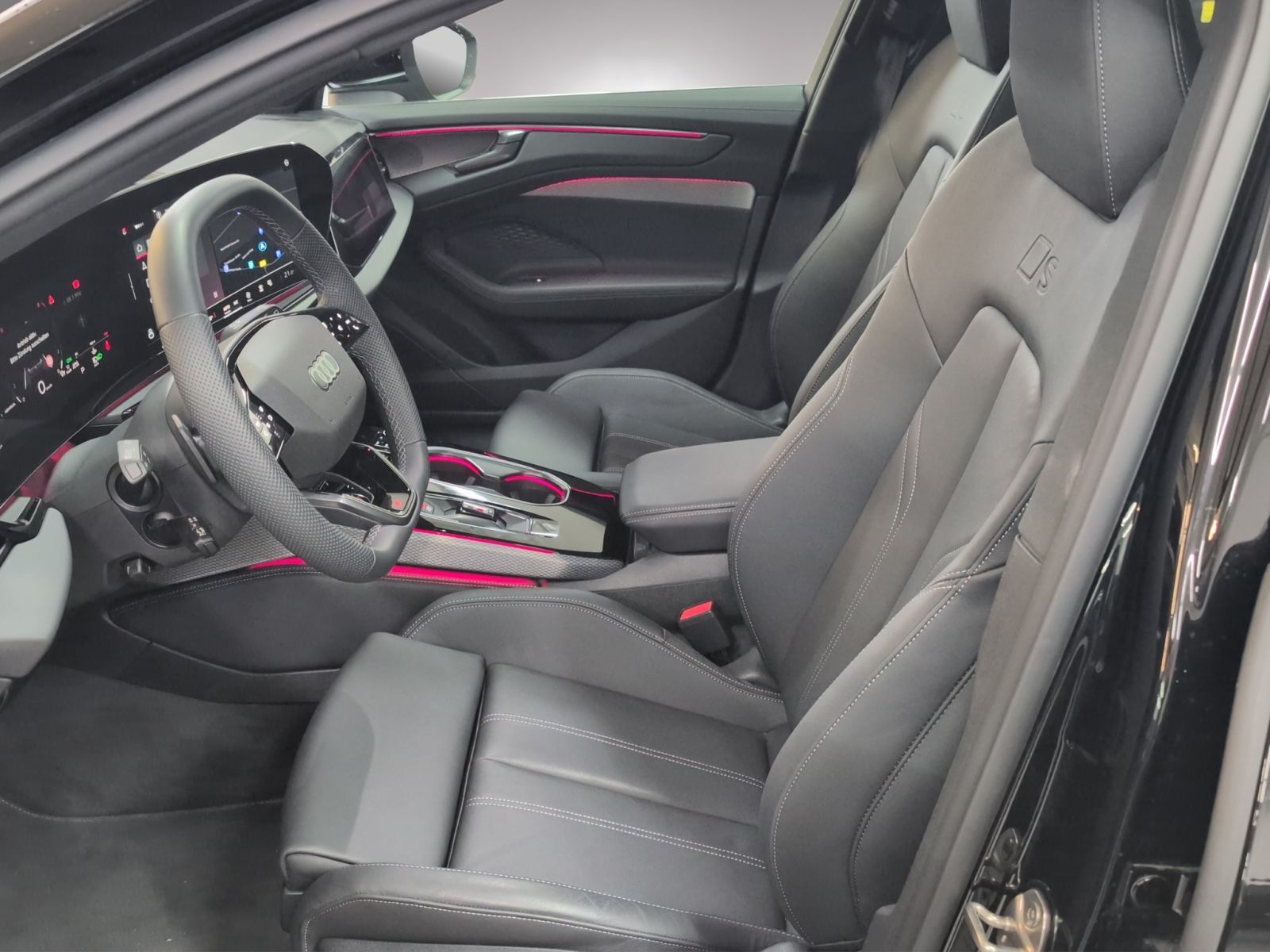 Audi A6 2026 г. Чёрный, пробег 16140 км