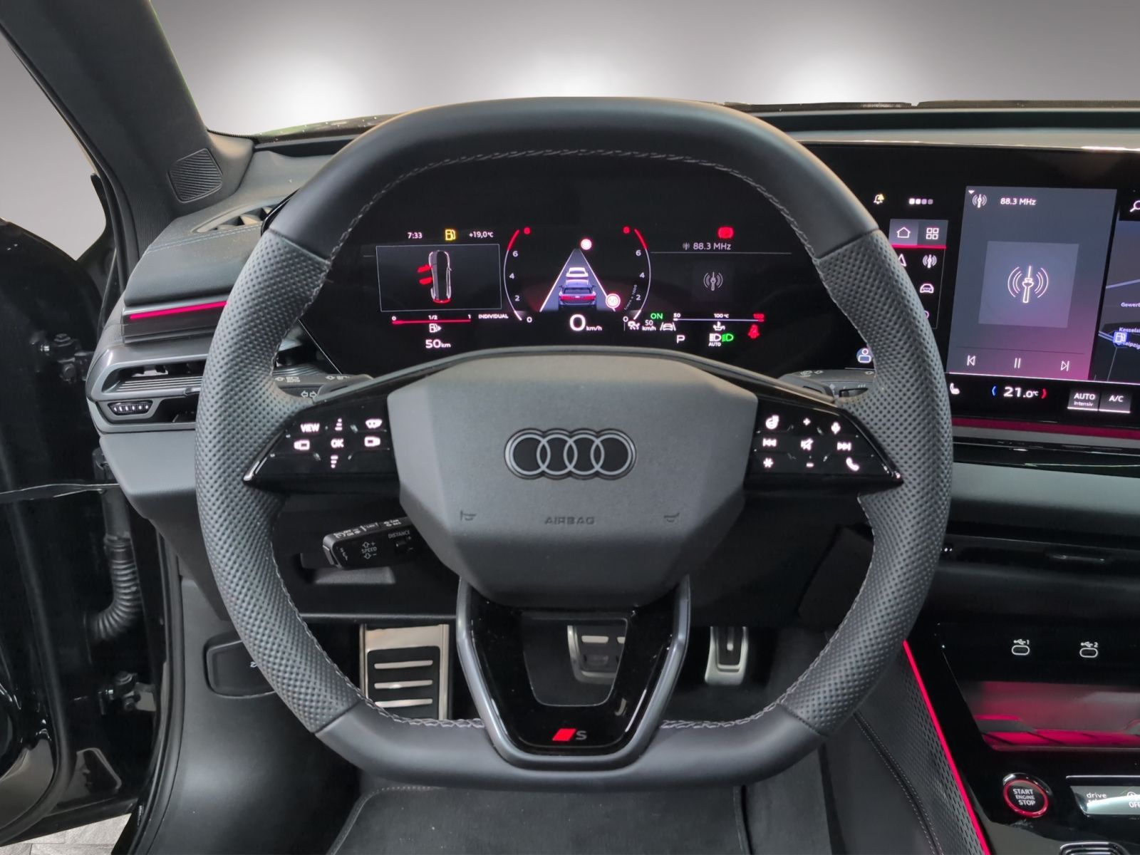 Audi A6 2026 г. Чёрный, пробег 16140 км