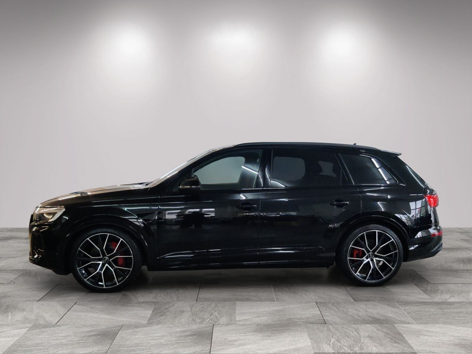 Audi Q7 2024 г. Чёрный, пробег 26580 км