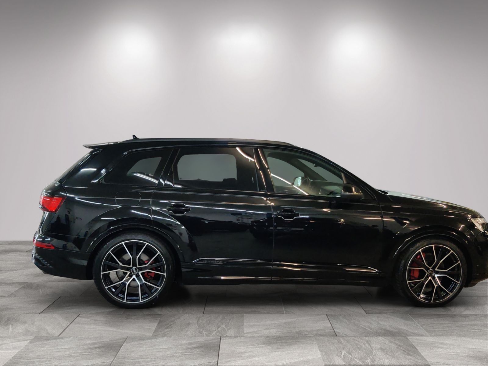 Audi Q7 2024 г. Чёрный, пробег 26580 км