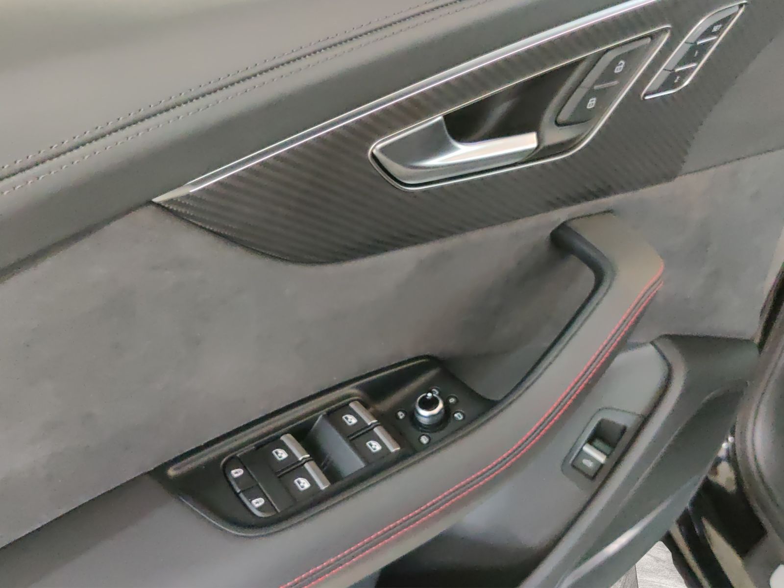 Audi Q7 2024 г. Чёрный, пробег 26580 км