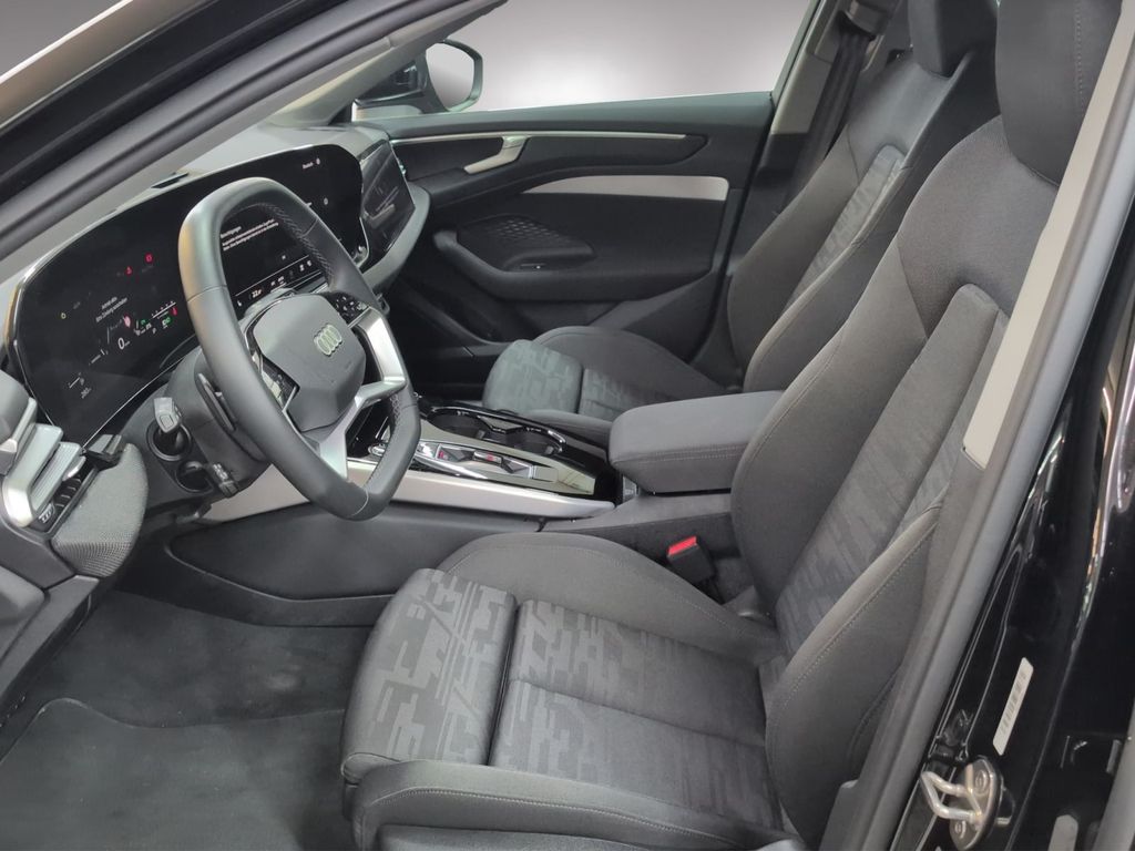 Audi A6 2026 г. Чёрный, пробег 28690 км