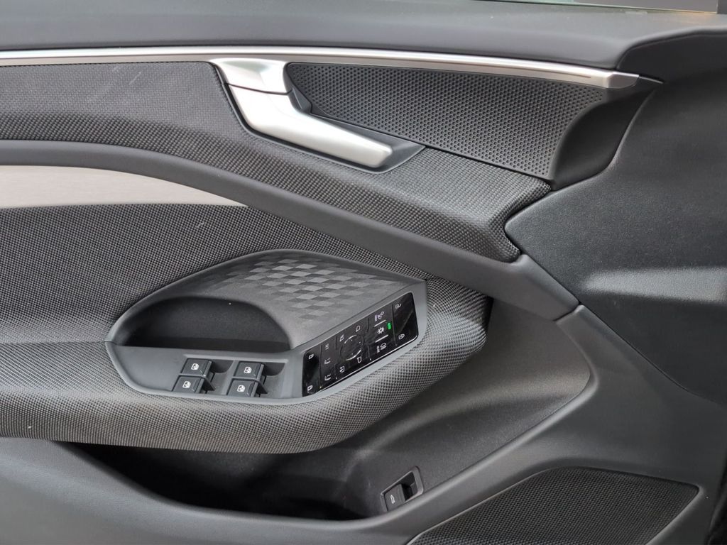 Audi A6 2026 г. Чёрный, пробег 28690 км