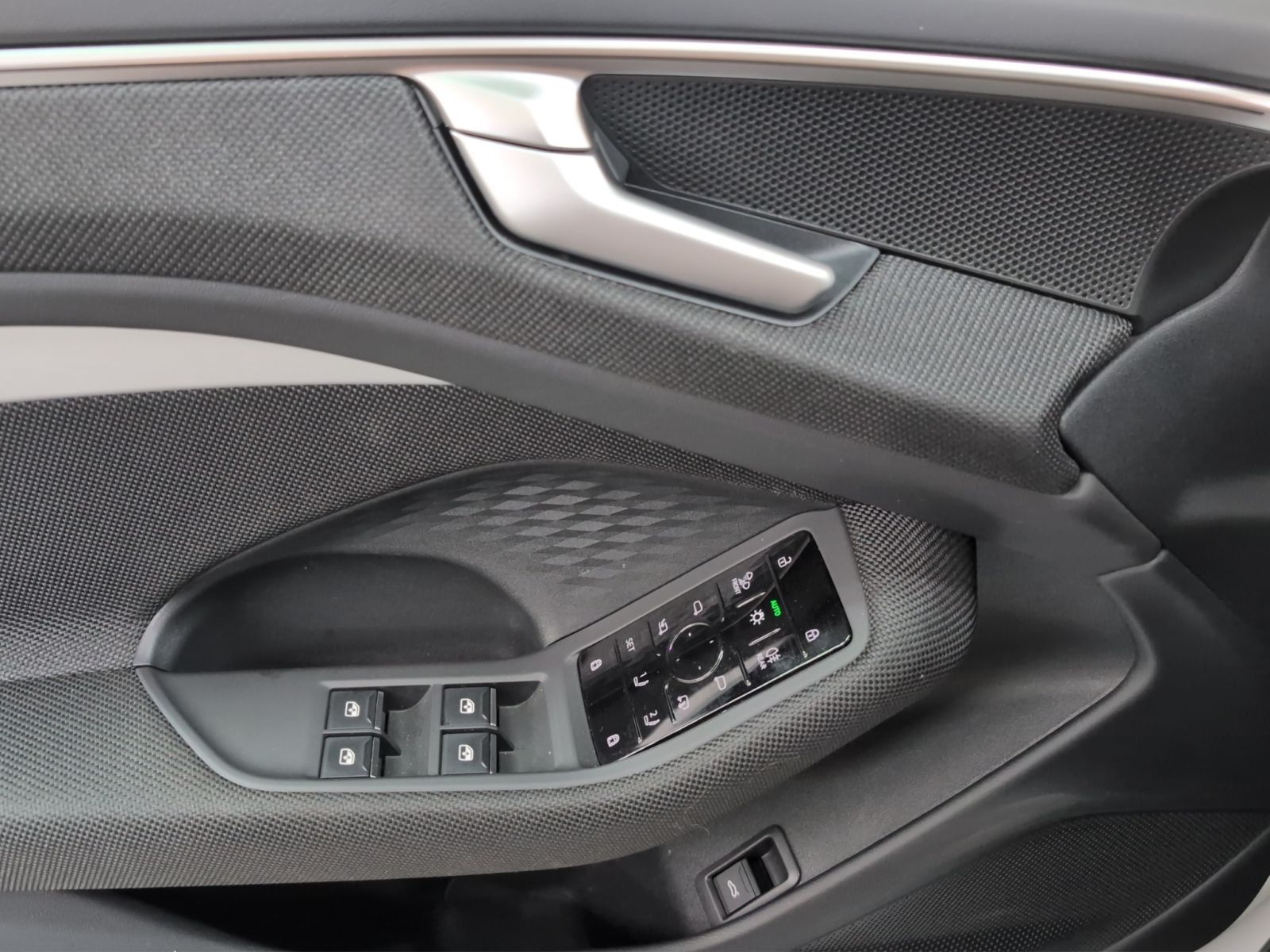 Audi A6 2026 г. Белый, пробег 28320 км