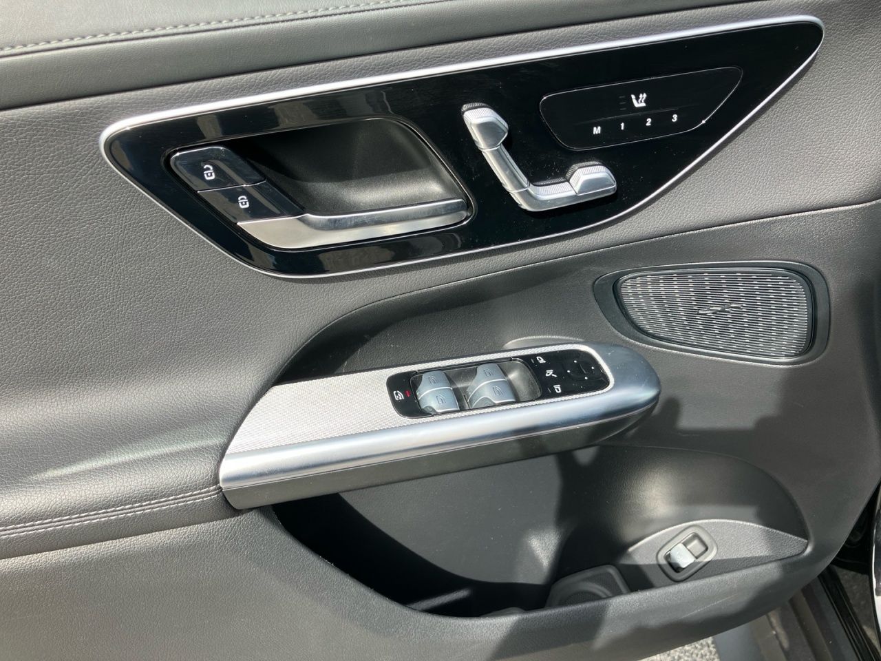 Mercedes-Benz GLC 220 2025 г. Чёрный, пробег 23530 км