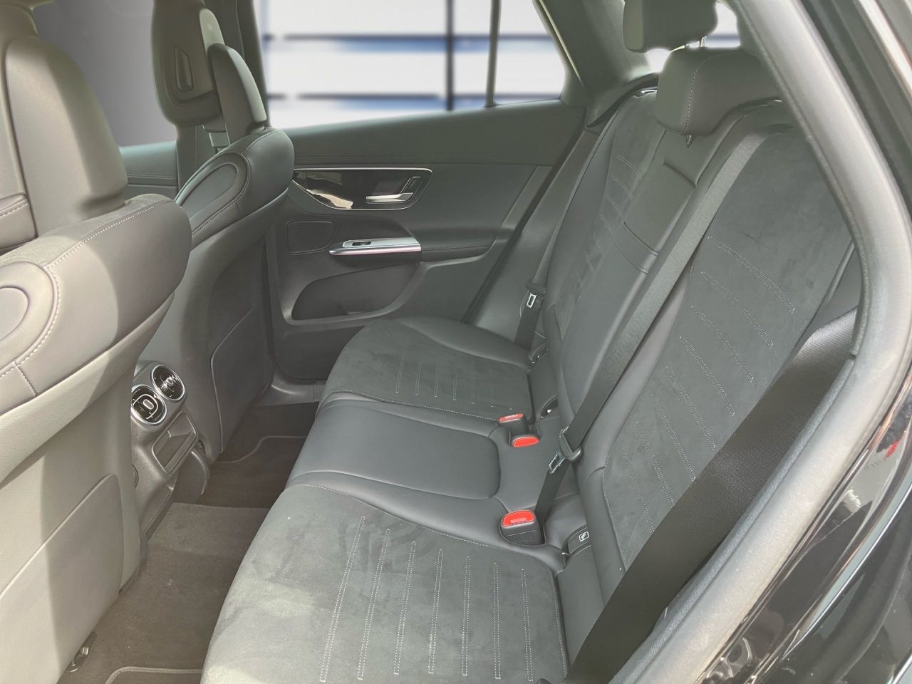 Mercedes-Benz GLC 220 2025 г. Чёрный, пробег 23530 км