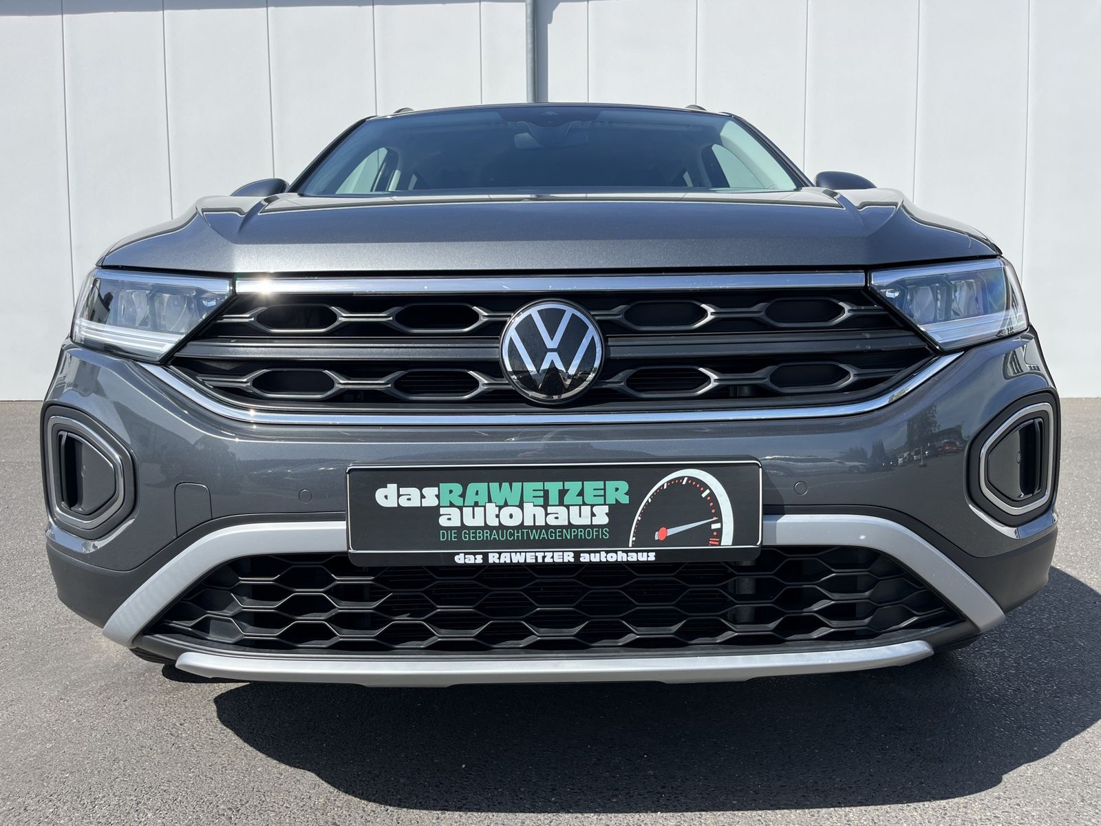 Volkswagen T-Roc 2023 г. Серый, пробег 23307 км