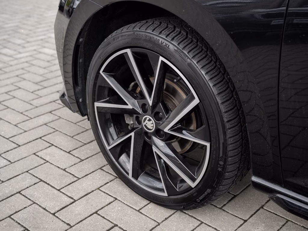 Skoda Scala 2023 г. Чёрный, пробег 51000 км