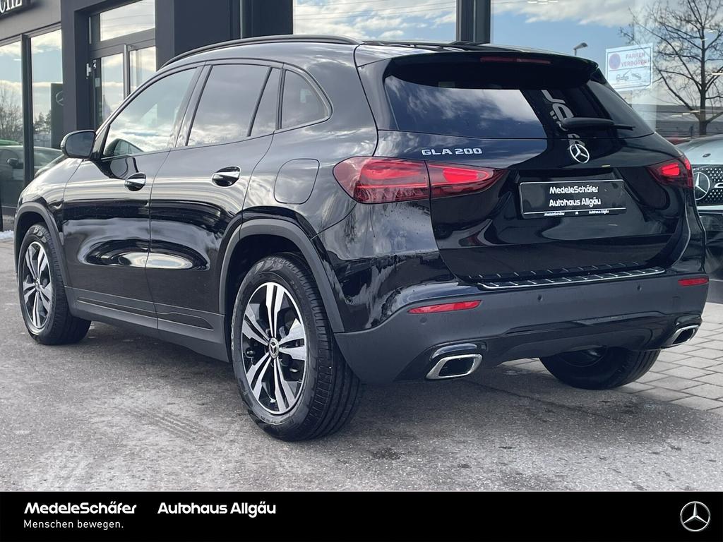 Mercedes-Benz GLA 200 2026 г. Чёрный, пробег 9000 км