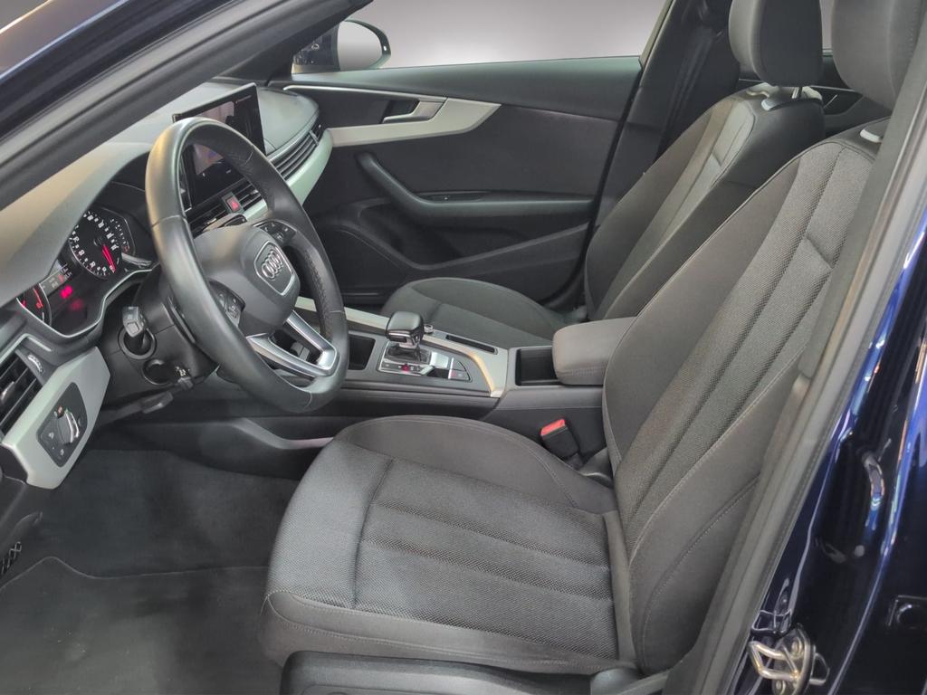 Audi A4 2021 г. Синий, пробег 50000 км