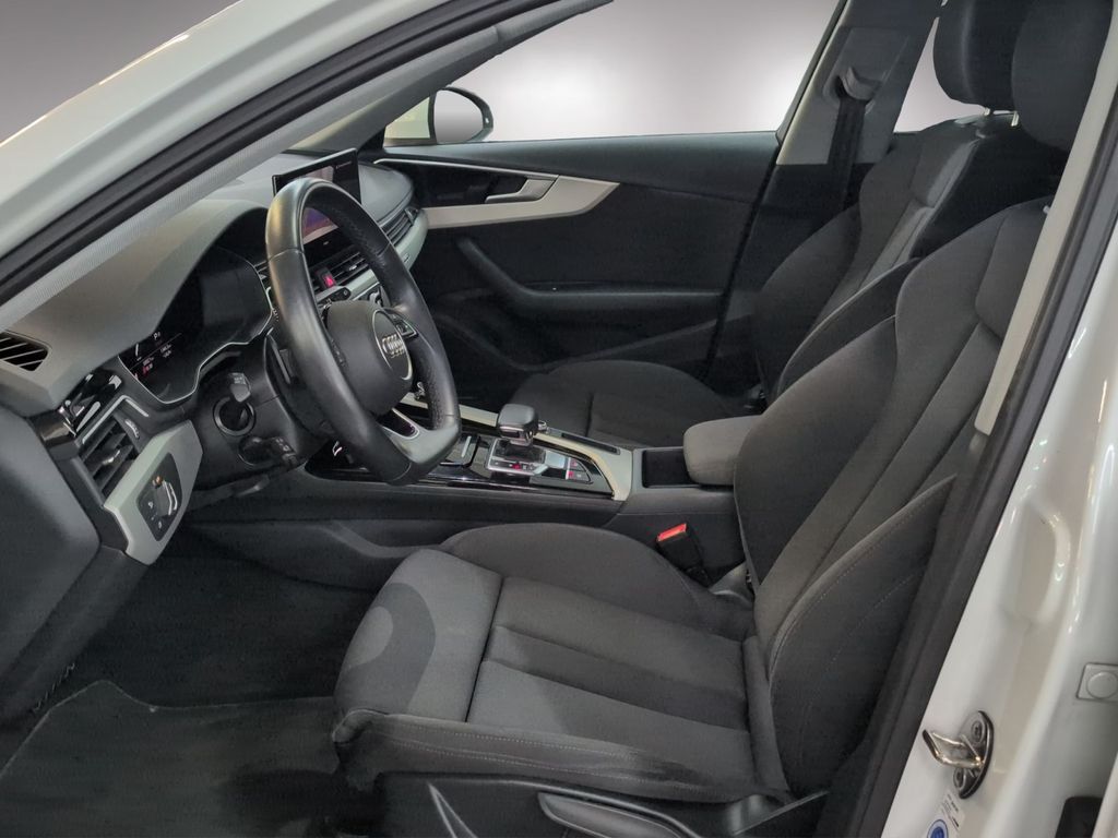 Audi A4 2023 г. Белый, пробег 50000 км