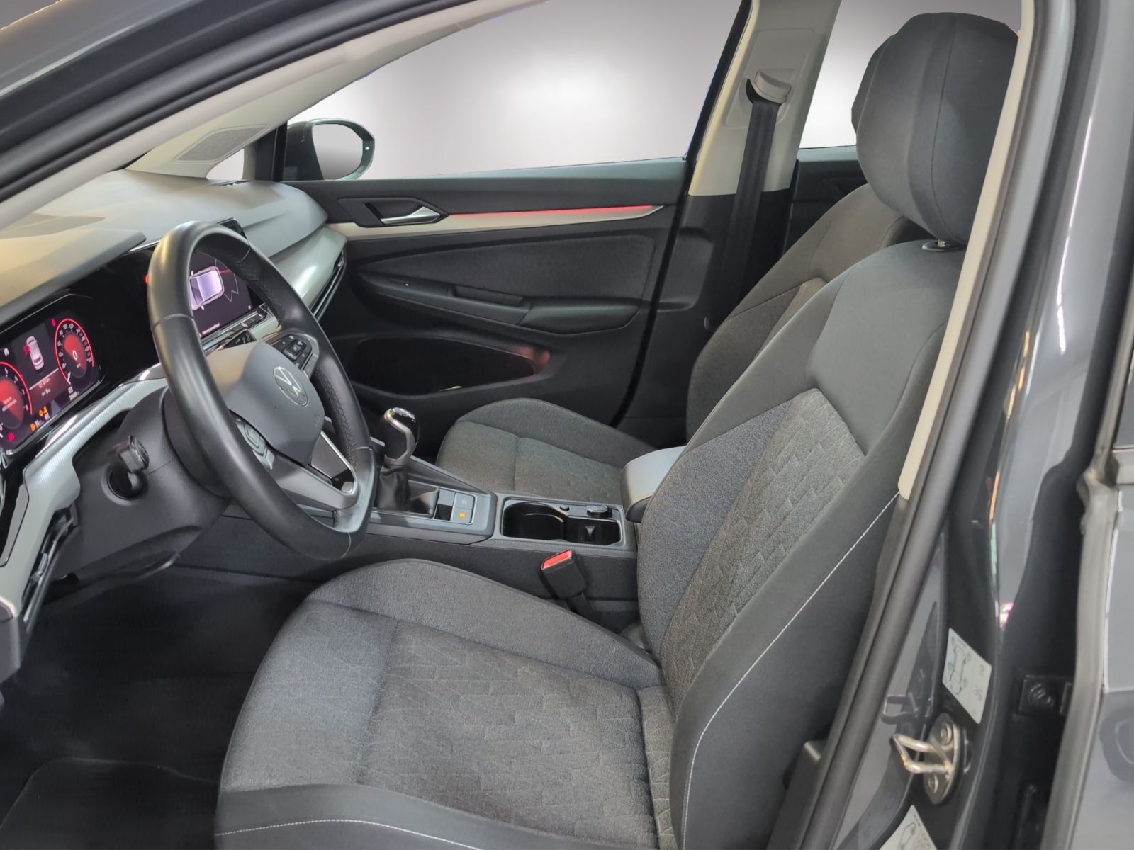 Volkswagen Golf 2024 г. Серый, пробег 30000 км